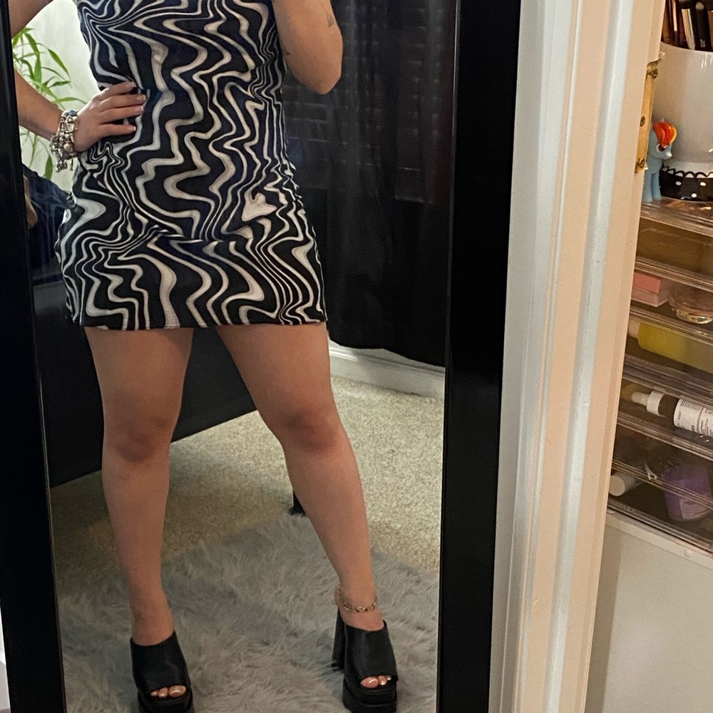 Black and white Zara silky dress - Picture 4 of 4